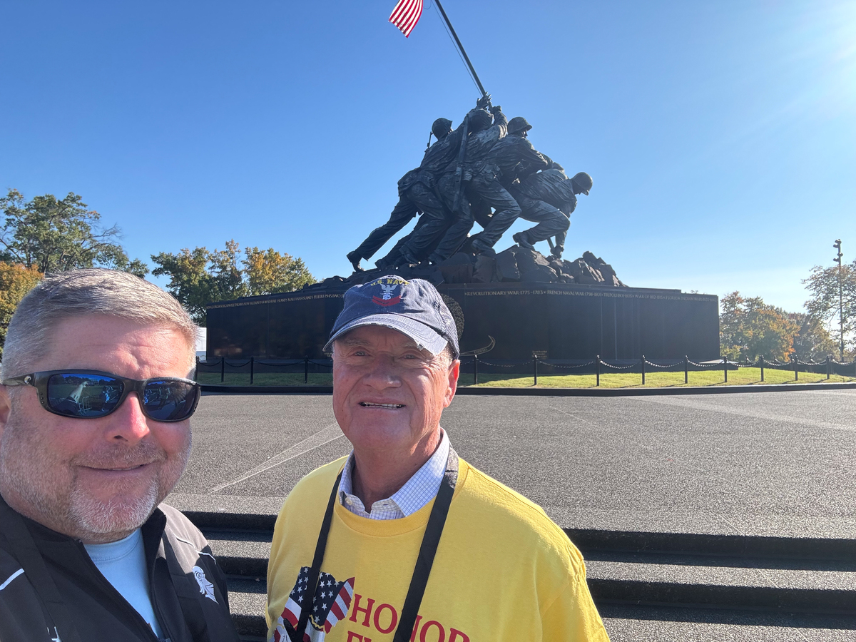 Hornschemeier and Meltebrink pose for a photo at the USMC War Memorial