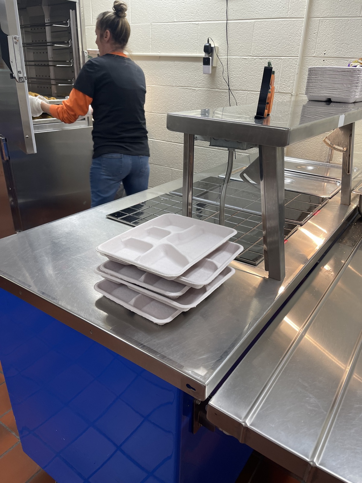 Photo of the compostable trays on the lunch serving station