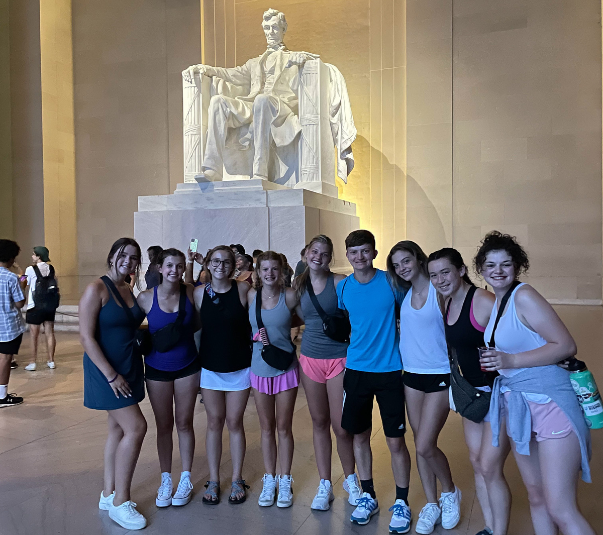 students in front of Abraham Lincoln statue